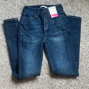 NWT So High Rise Curvy Jegging